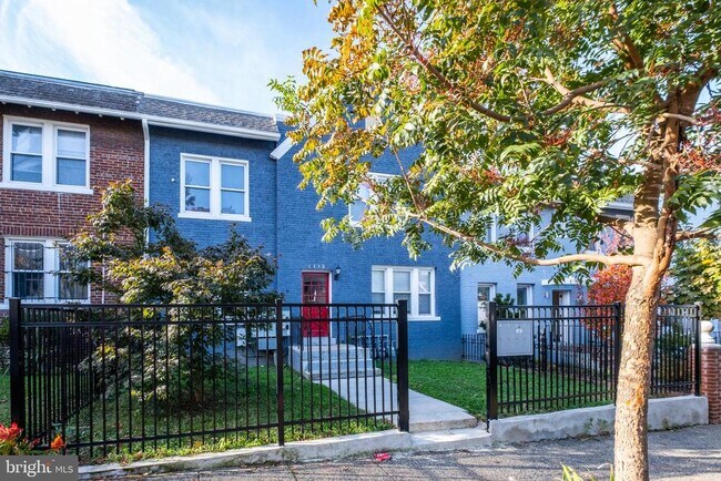 Building Photo - 1113 Penn St NE