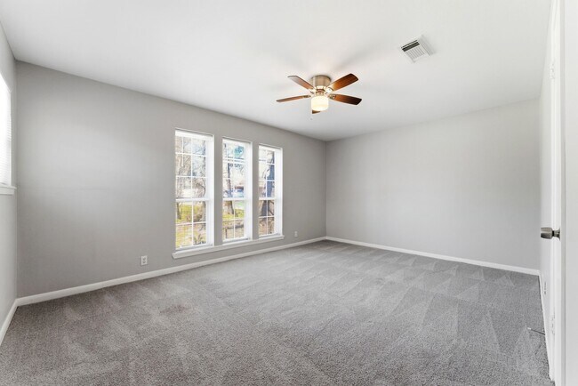 Building Photo - 18 Panorama Dr