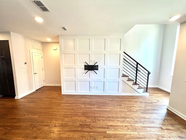 Building Photo - 3 bed/3 bath with Attached 2 Car Garage in East Nashville