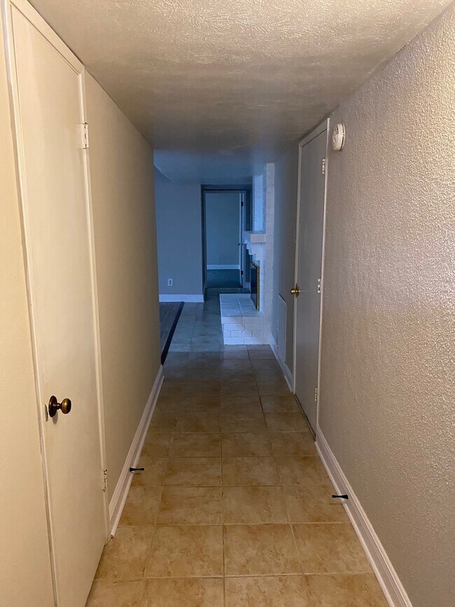 Building Photo - 7314 El Cresta Dr