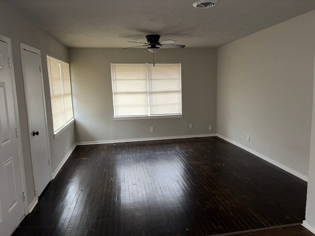 Building Photo - 6122 Glenhurst Dr