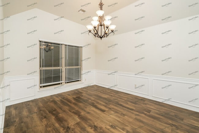 Building Photo - 13313 E 43rd St