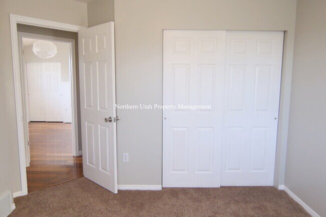 Building Photo - Amazing South Ogden Home with Everything!