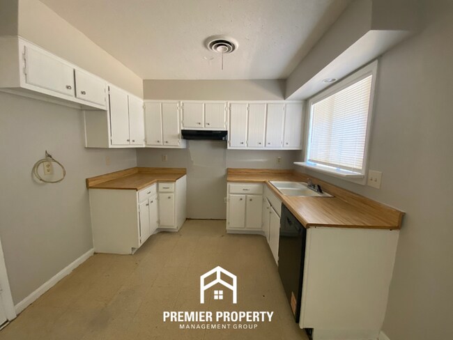 Building Photo - 3796 St Elmo Ave