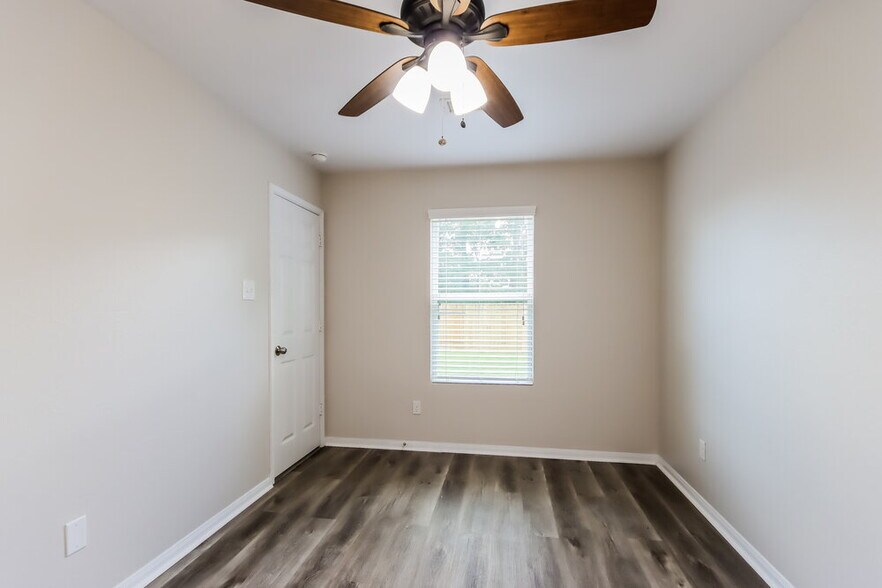 Building Photo - 16779 Warbler Dr