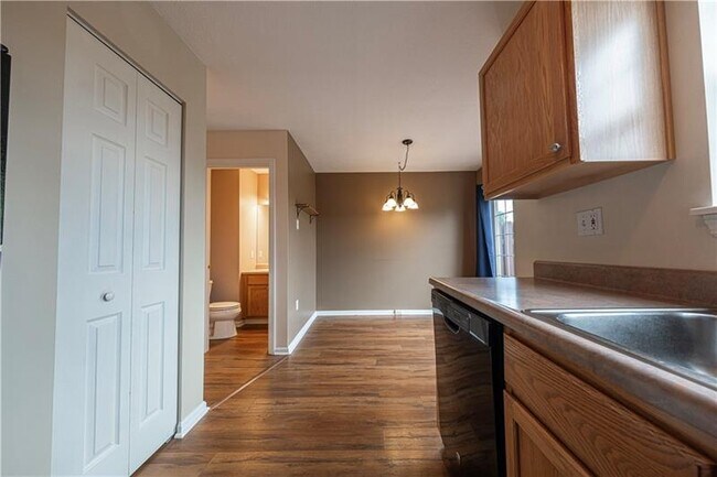 Building Photo - 222 Castle Creek Dr