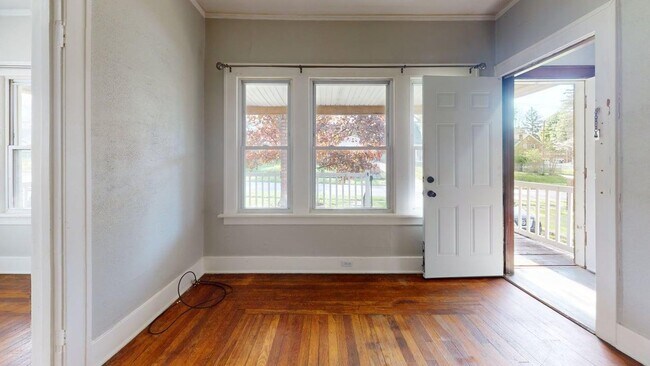 Building Photo - 236 Watson St