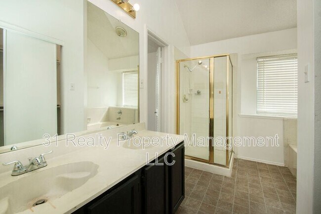 Building Photo - 436 Chestnut Ln