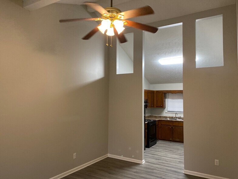 Building Photo - 75 Rushwood Dr