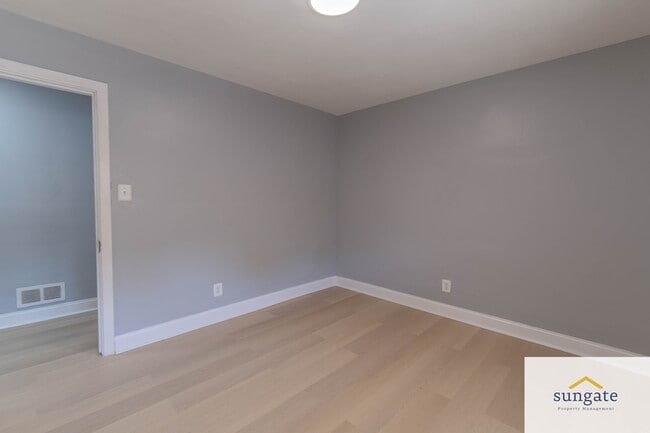 Building Photo - 105 Upmanor Rd