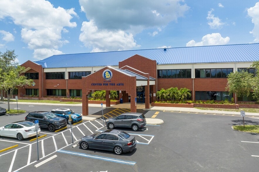 Building Photo - 548 Woodview Dr