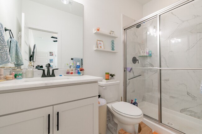 Building Photo - 1059 S Hollywood Ave