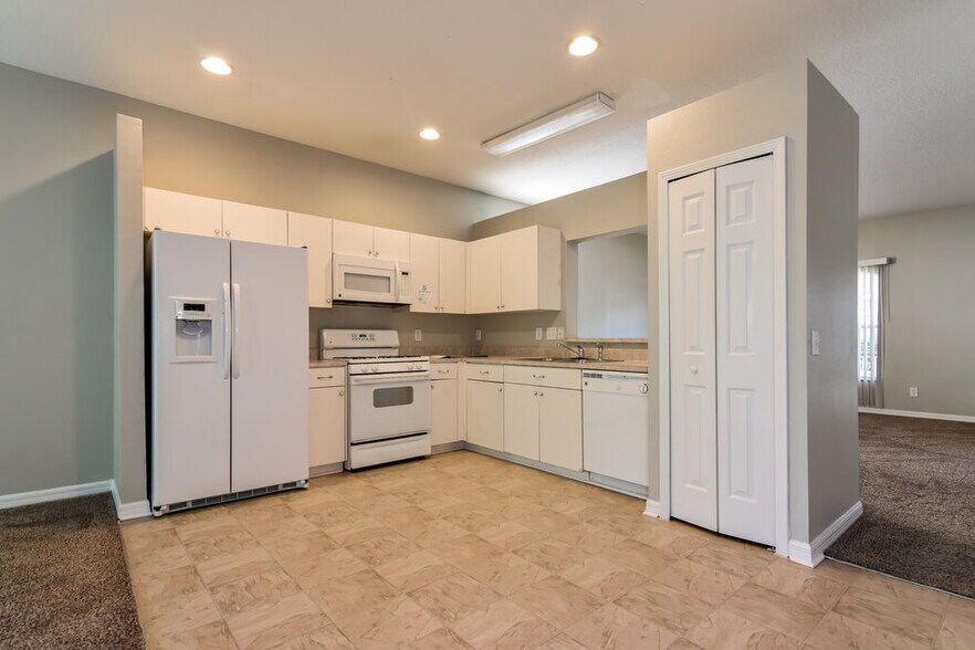 Building Photo - 15819 Stags Leap Dr