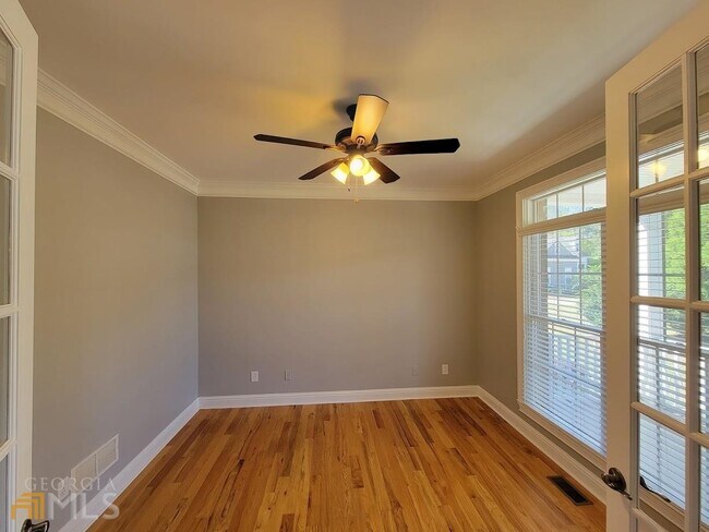 Building Photo - 125 Farmington Dr