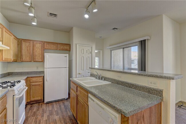 Building Photo - 6170 E Sahara Ave