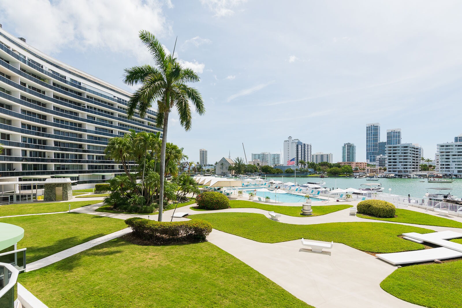 Community Pool Area - 900 Bay Dr