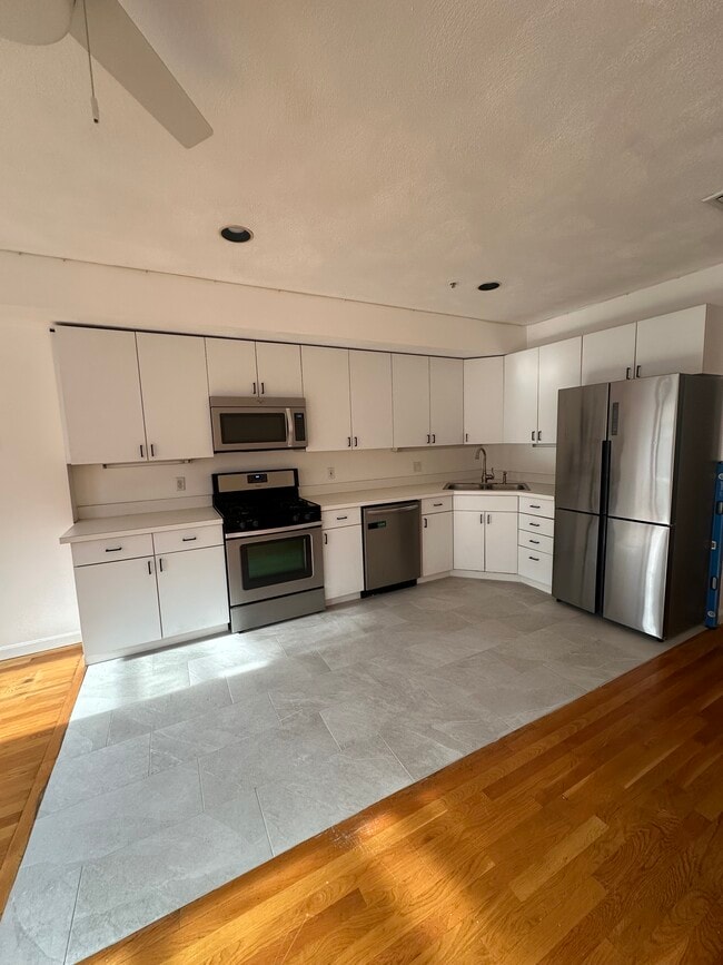 Building Photo - 238 Hanover St