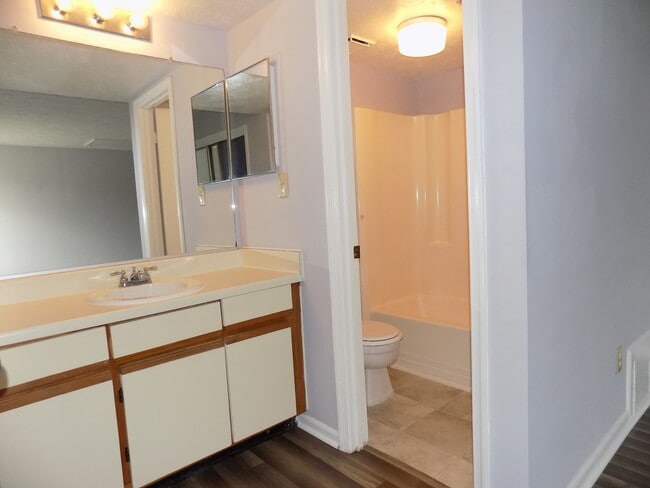 Building Photo - HAMPTON CLUB