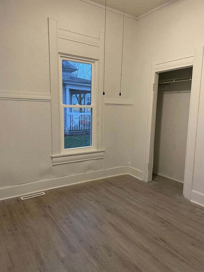 Building Photo - 3 bedroom 2 Bath $875