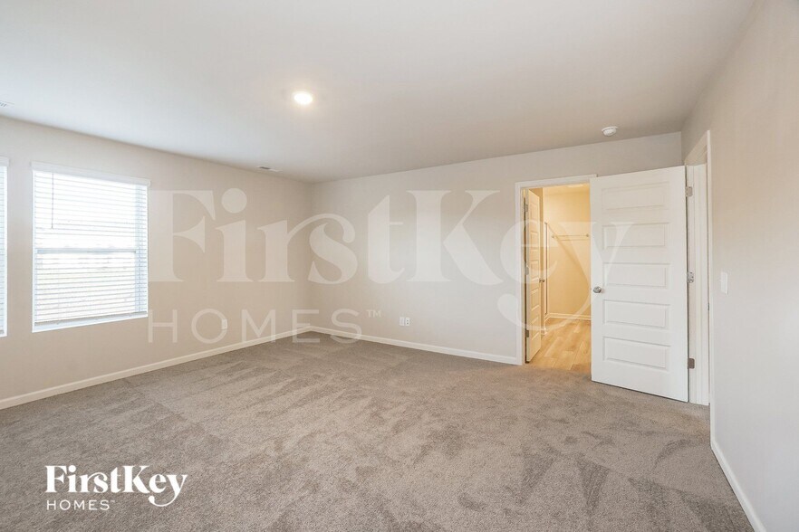 Building Photo - 877 Moray Ln