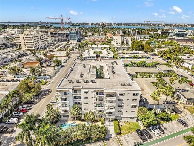 Building Photo - 9700 W Bay Harbor Dr