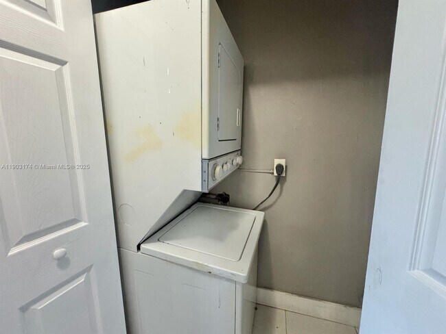 Building Photo - 3556 NW 114th Terrace