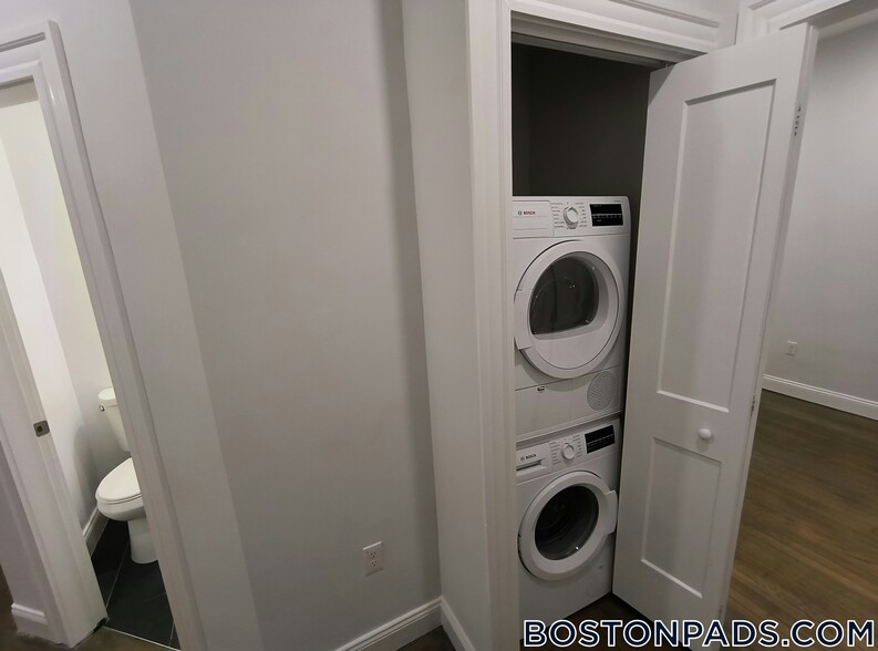 Building Photo - 19 Queensberry St