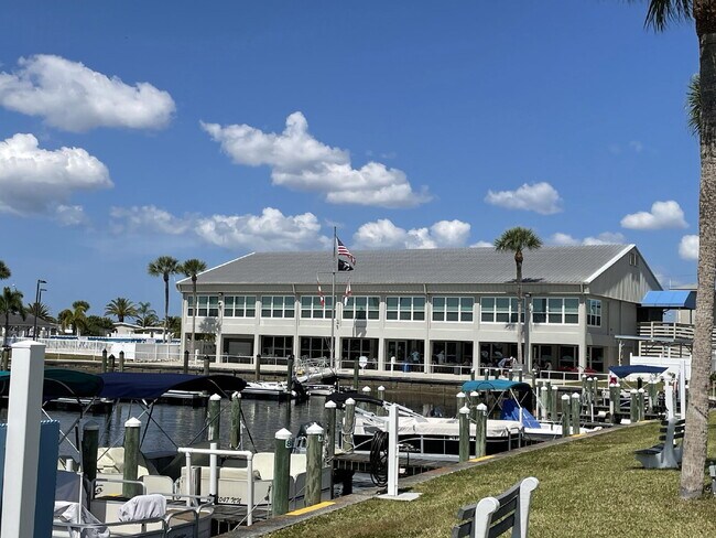 Building Photo - "Charming 2-Bed, 2-Bath Mobile Home Retreat in Harbor Cove!"