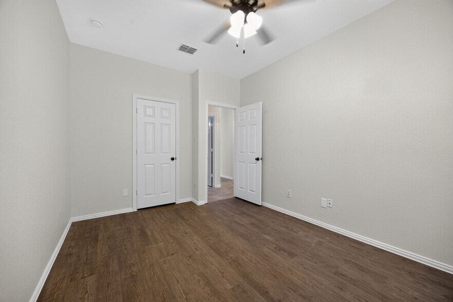 Building Photo - 1521 Stanford Dr