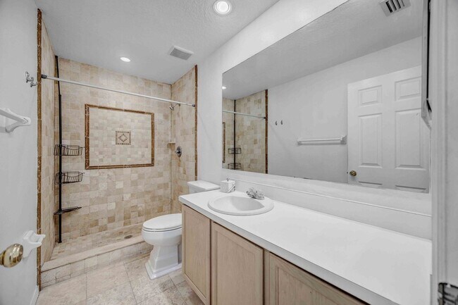 Building Photo - 2 Bedroom and 2.5 Bathroom Townhouse