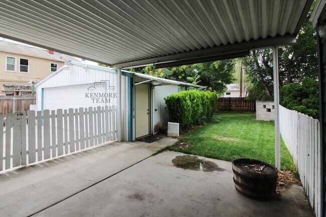 Building Photo - 3 Bedrooms, 2.5 Baths Duplex in Richland