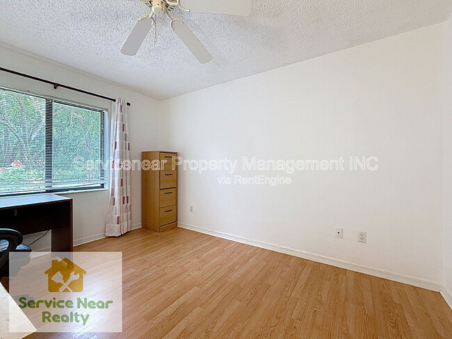 Building Photo - 3402 Country Woods Ct