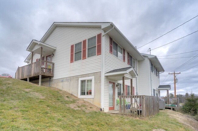 Building Photo - Hillcrest - 612/614