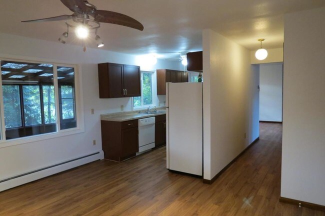 Building Photo - 722 Highland