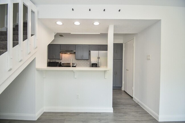 Building Photo - 8803 Vinkins Rd