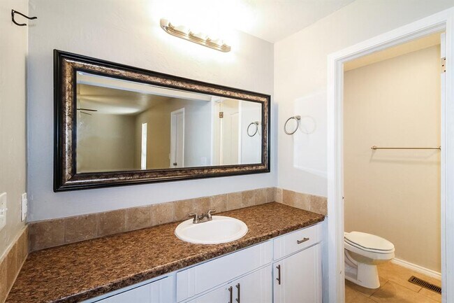 Building Photo - 10101 Mamus Ln