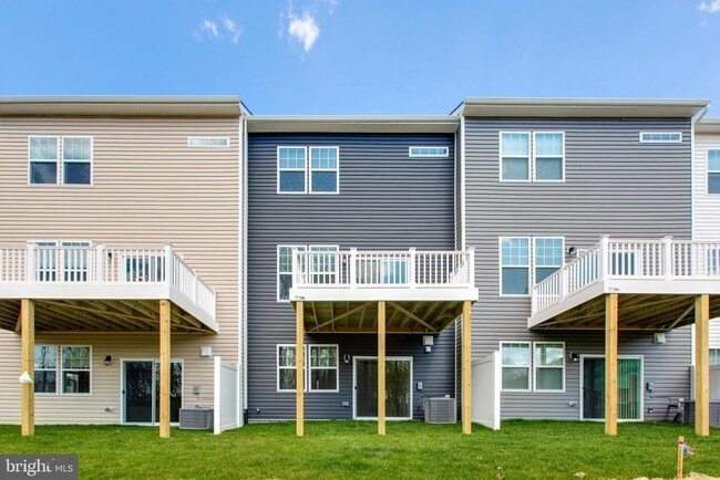 Building Photo - 3117 Laurel Hl Rd