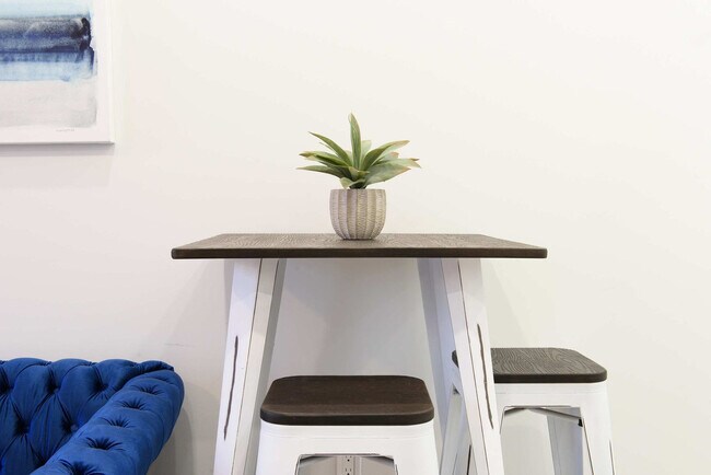 Building Photo - 240e E 75th St