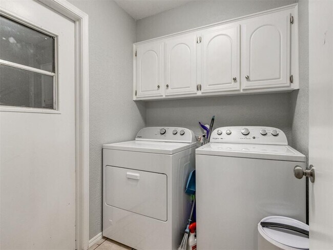 Building Photo - 4124 Overland Dr