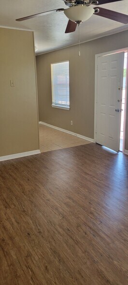 Building Photo - 304 E Carpenter Ave