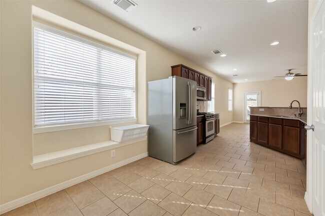 Building Photo - 11019 Bergamo Dr