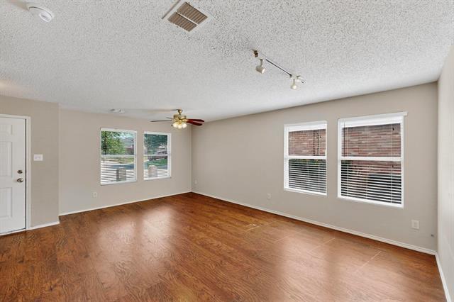 Building Photo - 2316 White Oak Dr
