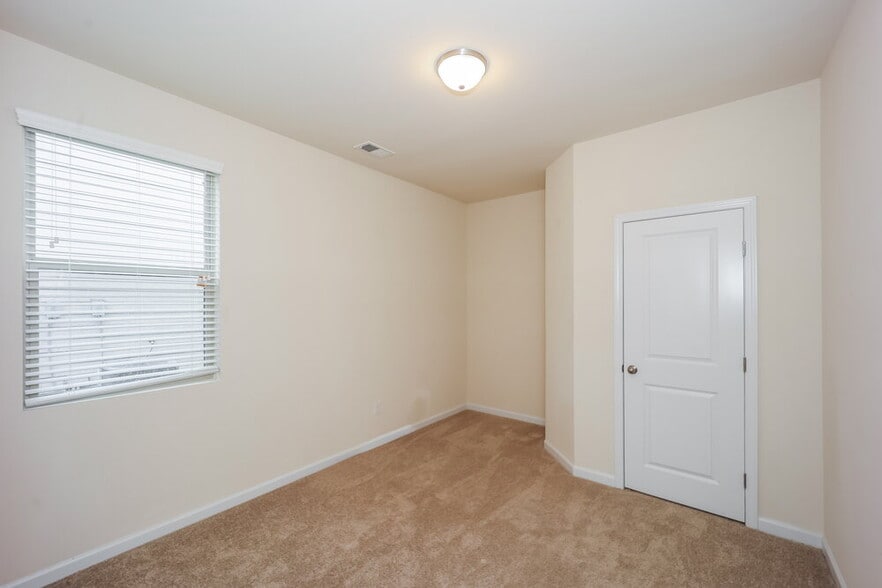 Building Photo - 380 Hamilton Pointe Dr