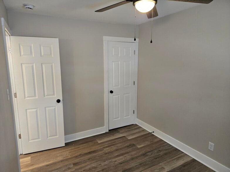 Building Photo - 807 S 15th St