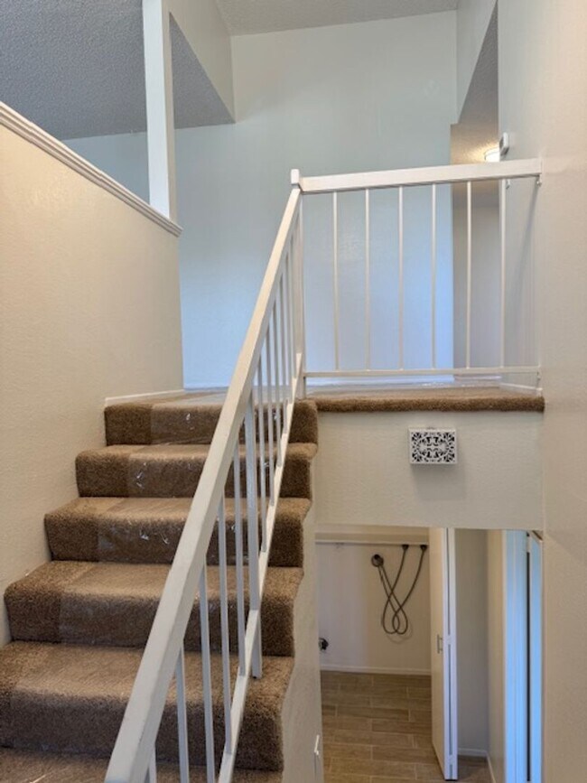 Building Photo - Newly Renovated 4 Bedroom 3 Bath Home with...