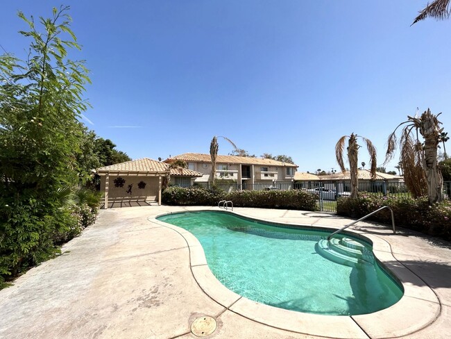 Building Photo - AVAILABLE NOW !! 2 Bedroom 2 Bathroom Apartment in Bermuda Dunes