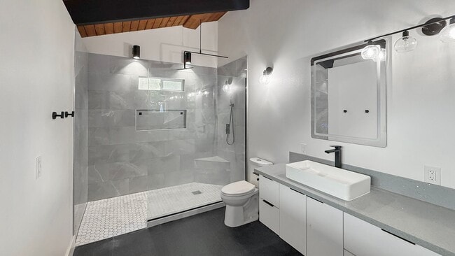 Building Photo - 603 Pila Pl