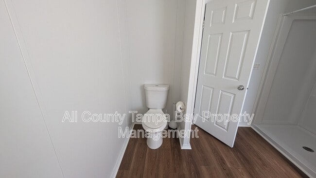 Building Photo - 3753 Oakwood Dr