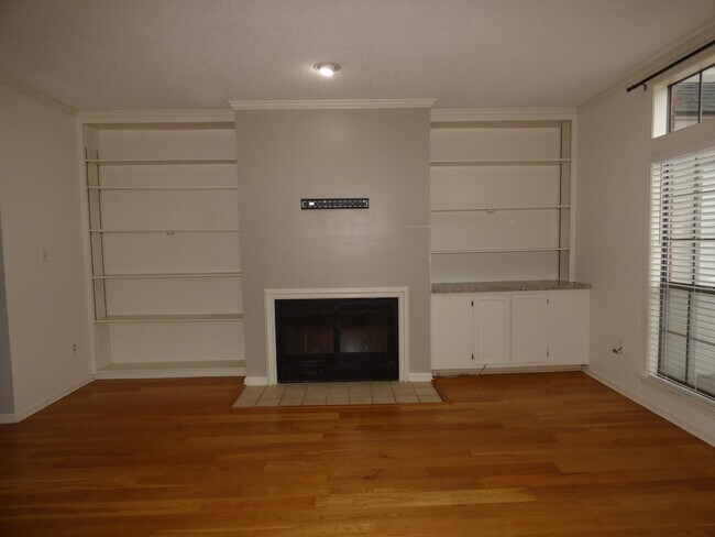 Building Photo - 1695 Belvedere Ct