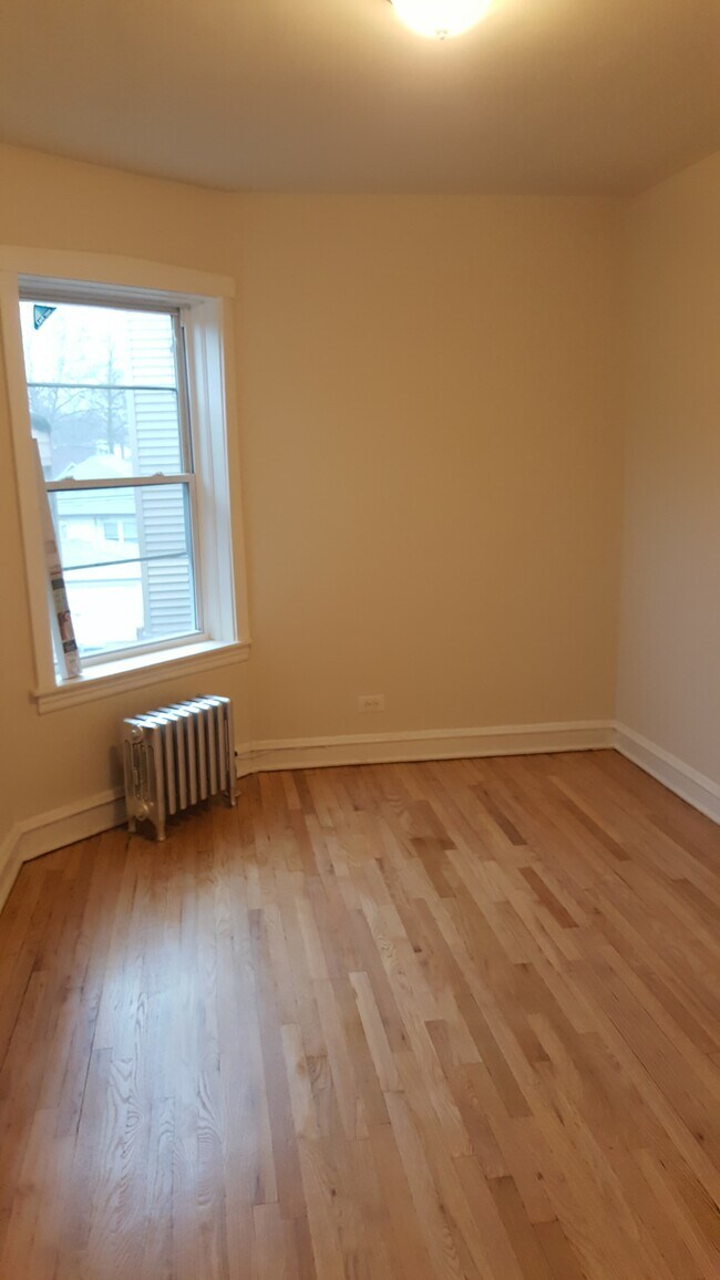 Building Photo - 5428-5430 N Kimball